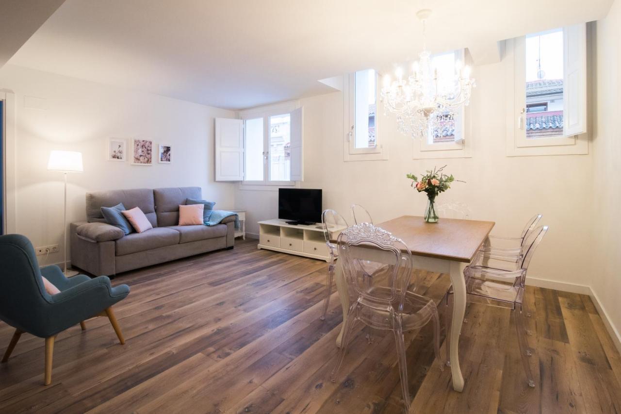Apartamentos Almada Zaragoza Exteriör bild