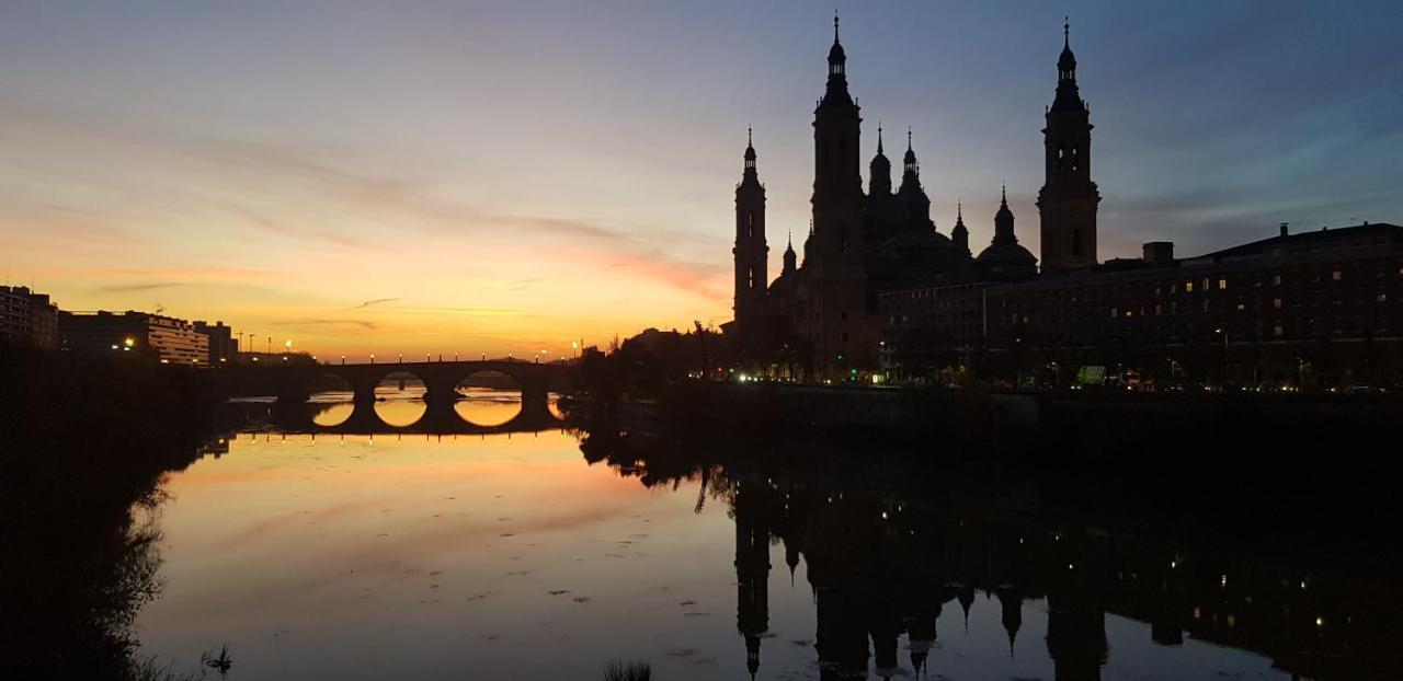 Apartamentos Almada Zaragoza Exteriör bild